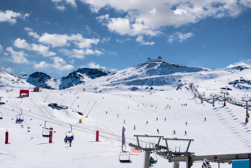 Sierra-Nevada-ski-resort-at-winter