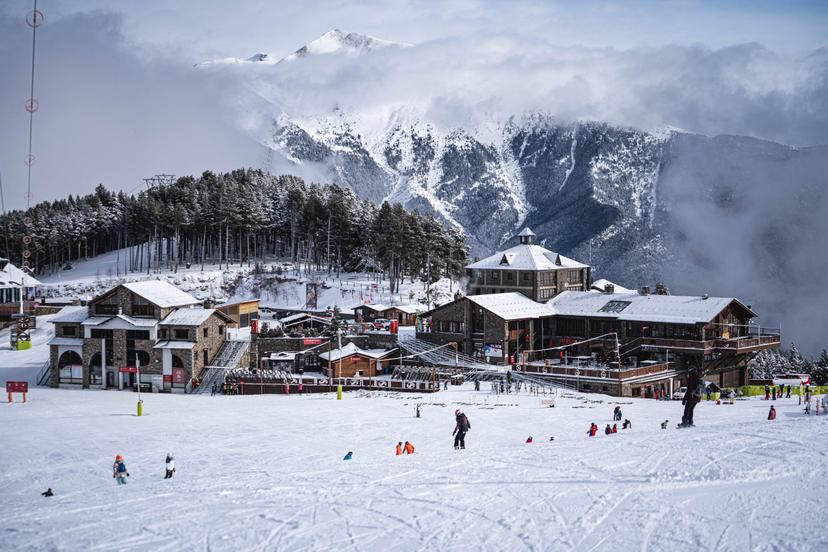 https://a.storyblok.com/f/150663/b5bd2f1001/arinsal.jpg